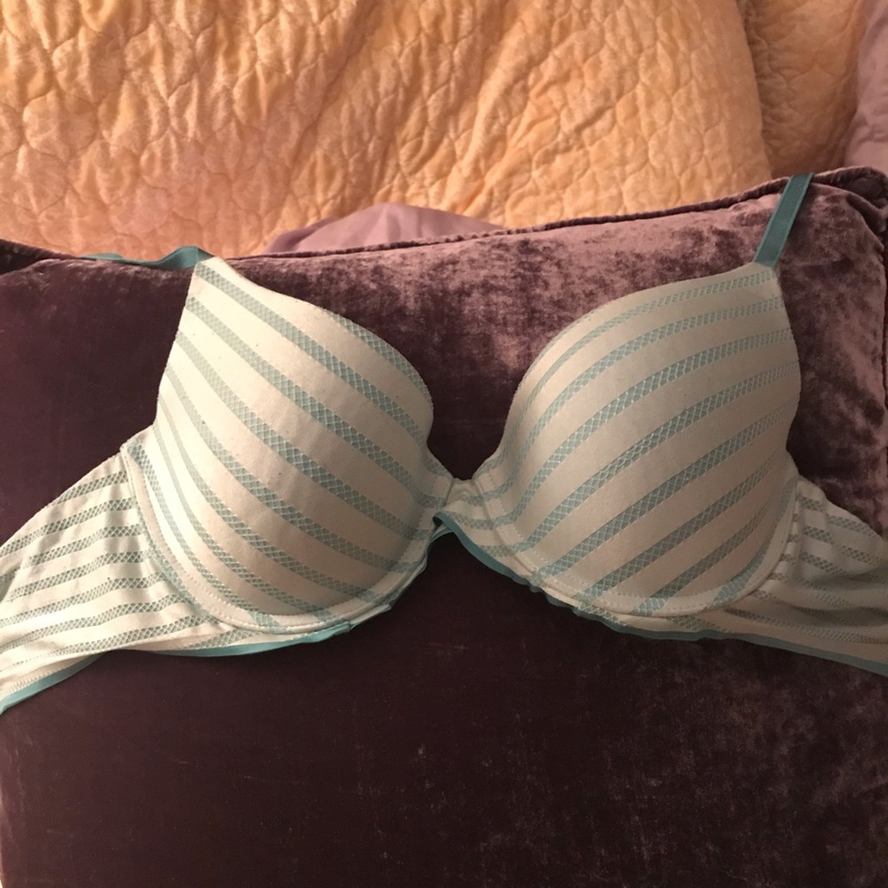 Victoria’s Secret Light Push Up Bra 36B
